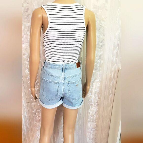 Guess Roll-up Cuffs Short  - Picture 5 of 8